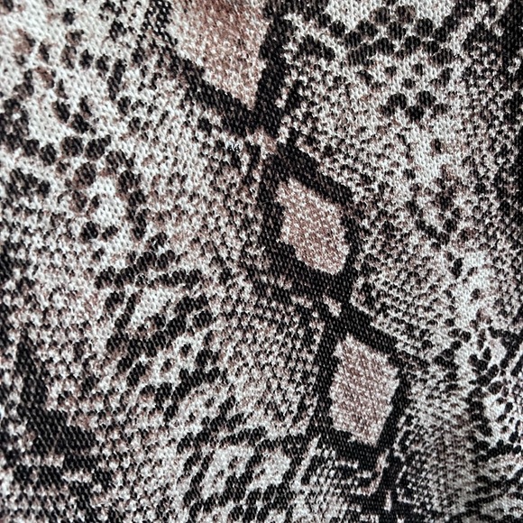 Show Me Your MuMu Hug Me Sweater - Python Print - Picture 5 of 9